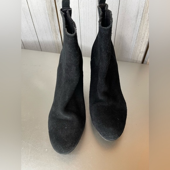 Dolce Vita Size 8.5 Black Suede Pull On Booties Boots Leather - Picture 2 of 7